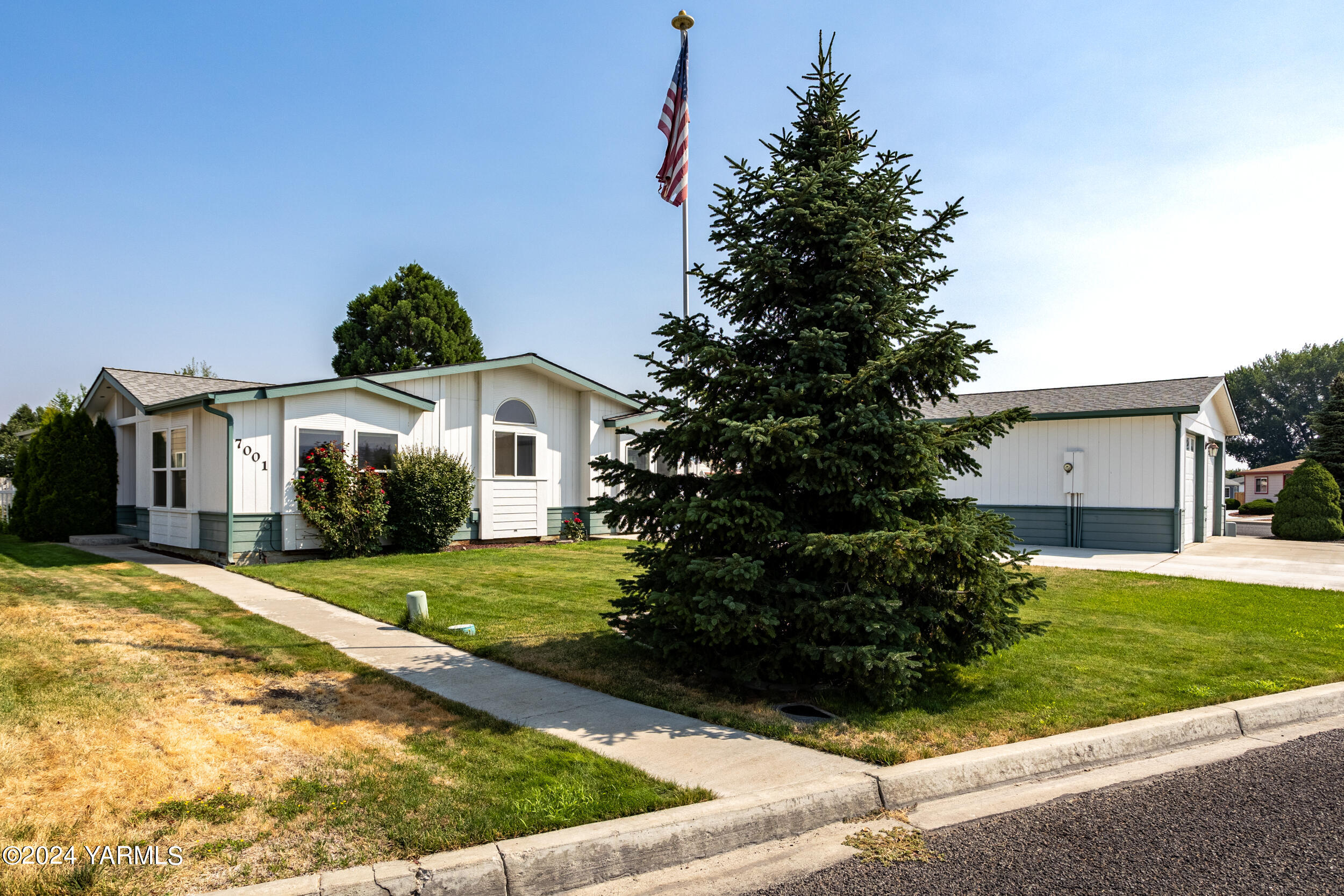 7001 Cottage Way Yakima, WA 98908 - Photo 3 of 40 7001CottageWay_03