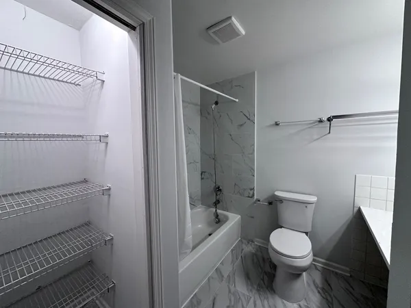 $2,000 | 240 West 31st Street, Unit 2W, Chicago, IL 60616