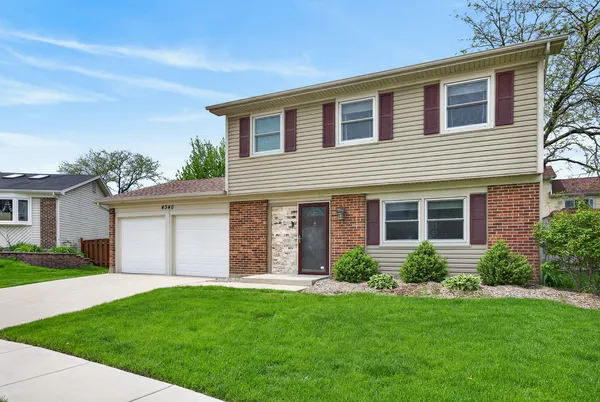 $425,000 | 4340 North Rock Cove Drive, Hoffman Estates, IL 60192