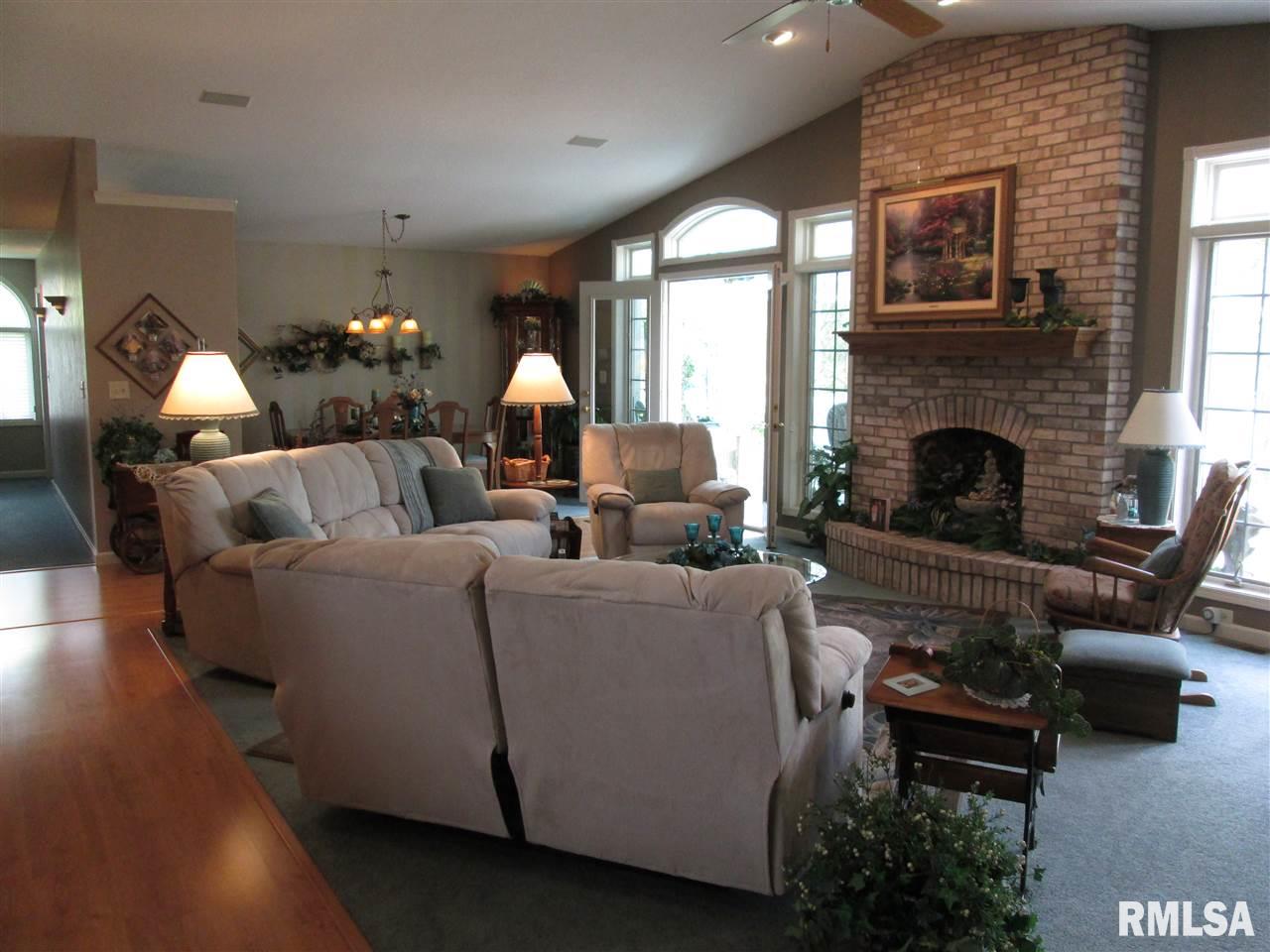 13808 Egg Ranch Road Pekin, IL 61554 - Photo 9 of 35