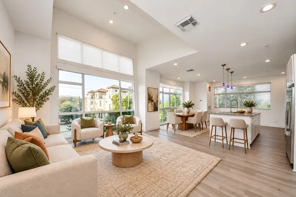 $2,400 | 207 Pierce Street, Unit 301, Houston, TX 77002
