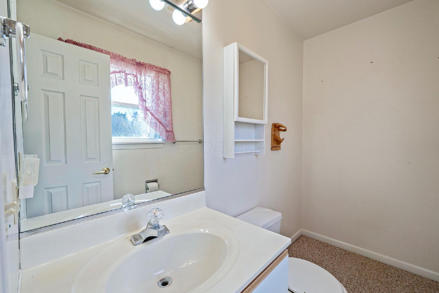 5153 Berry Road Northeast Lancaster, OH 43130 - Photo 19 of 36 Primary Bath