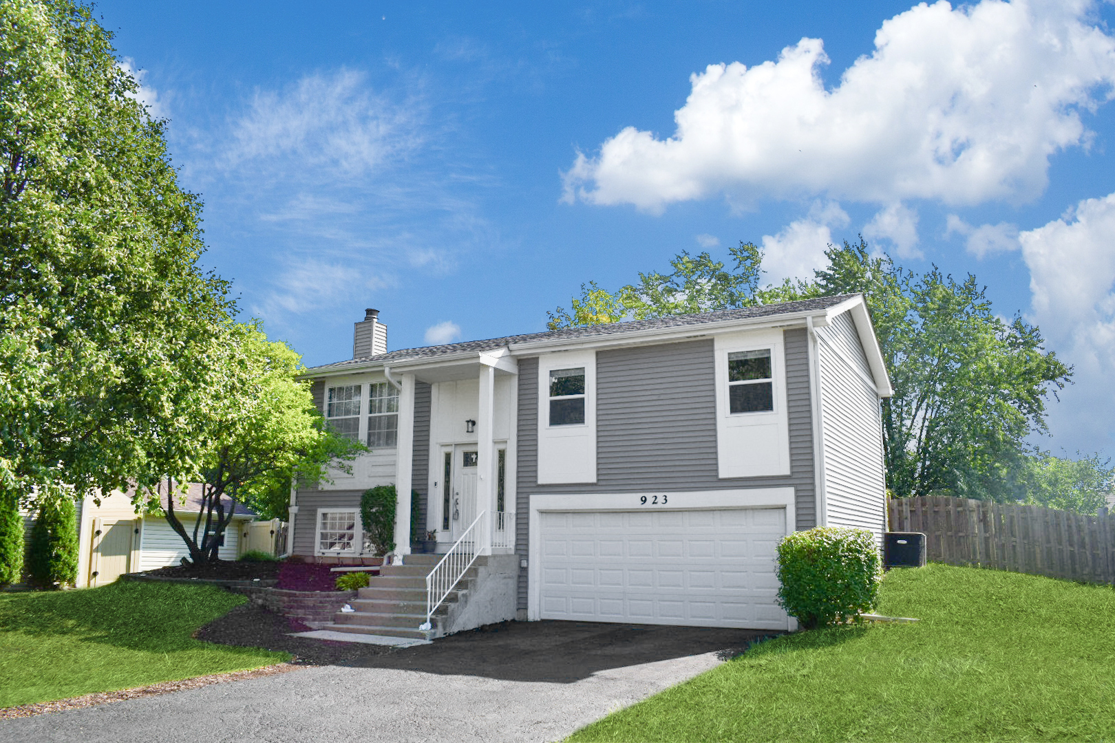 a view of a house with a yard