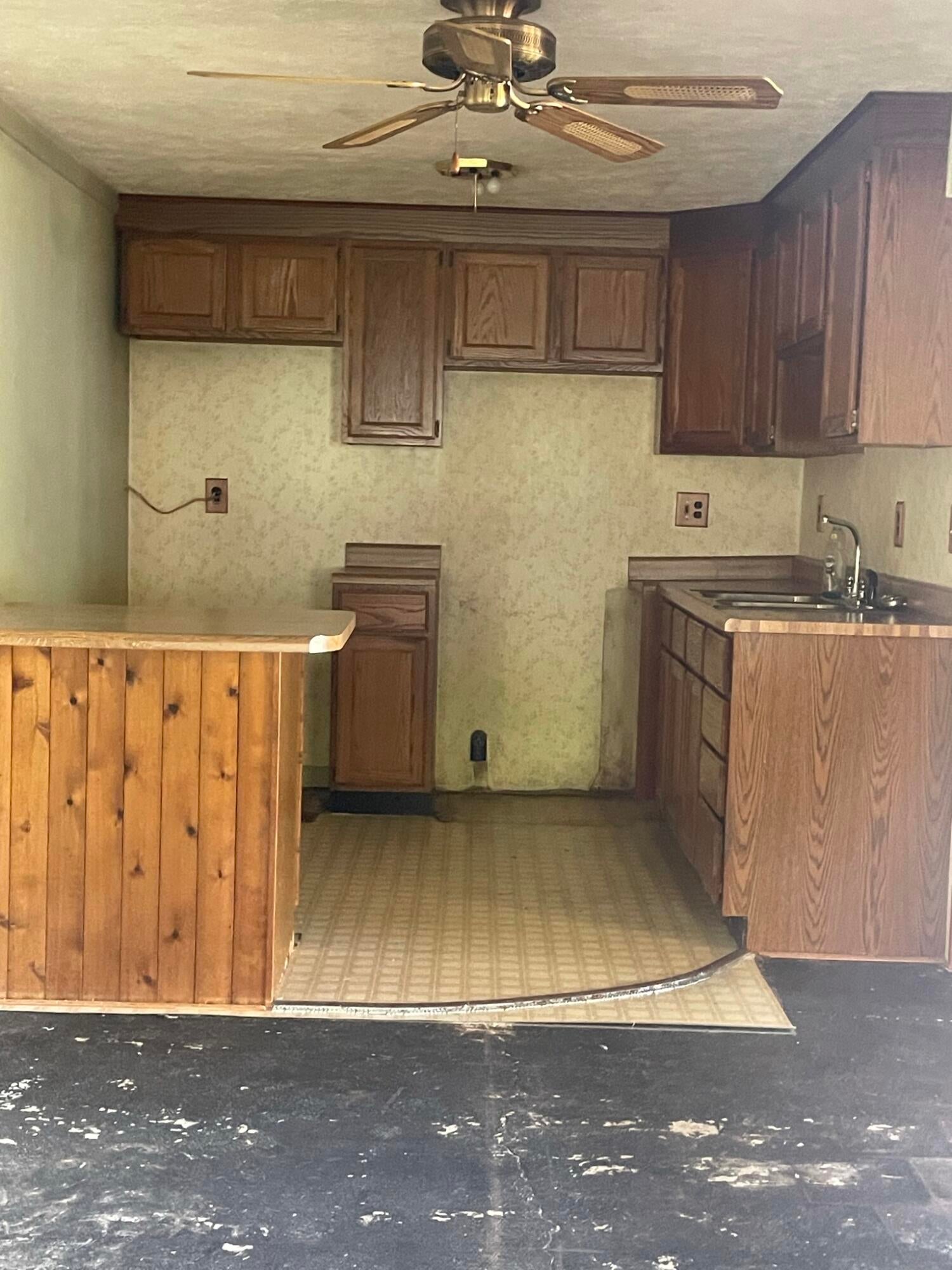 3939 Dees Road Houghton Lake, MI 48629 - Photo 3 of 24 Gallery Image 3