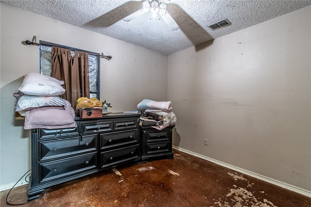 2185 Spring Park Drive Ingleside, TX 78362 - Photo 24 of 32 a room with furniture