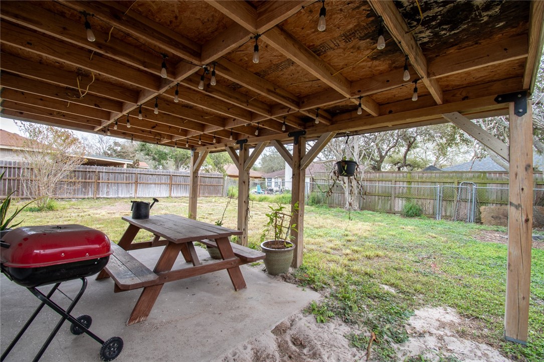 2185 Spring Park Drive Ingleside, TX 78362 - Photo 28 of 32 a view of a backyard