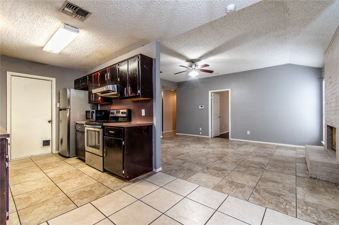 2185 Spring Park Drive Ingleside, TX 78362 - Photo 10 of 32 a view of kitchen with refrigerator and cabinets