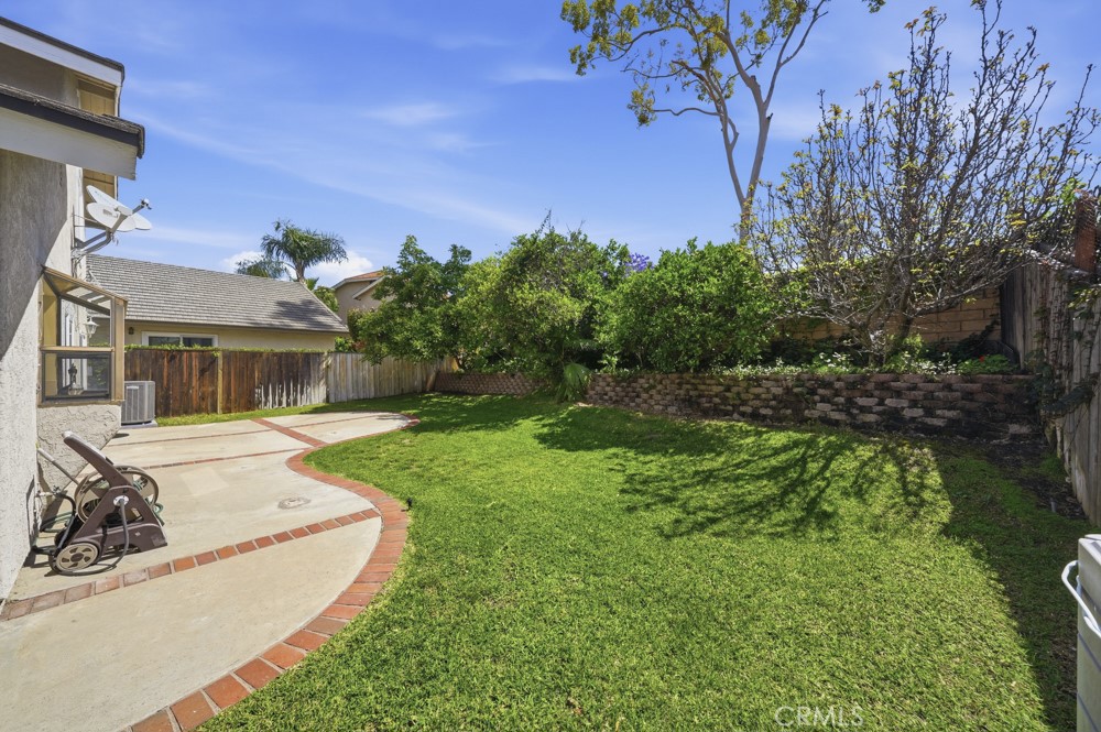 5 Eden Irvine, CA 92620 - Photo 32 of 42 a front view of a house with garden