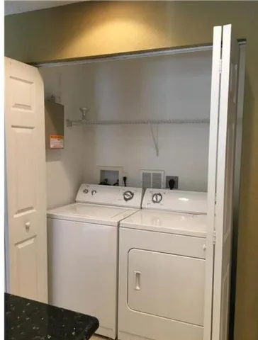 a view of a back yard