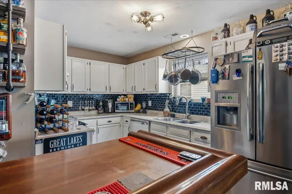 $149,900 | 3112 Lakeshire Drive, Springfield, IL 62707