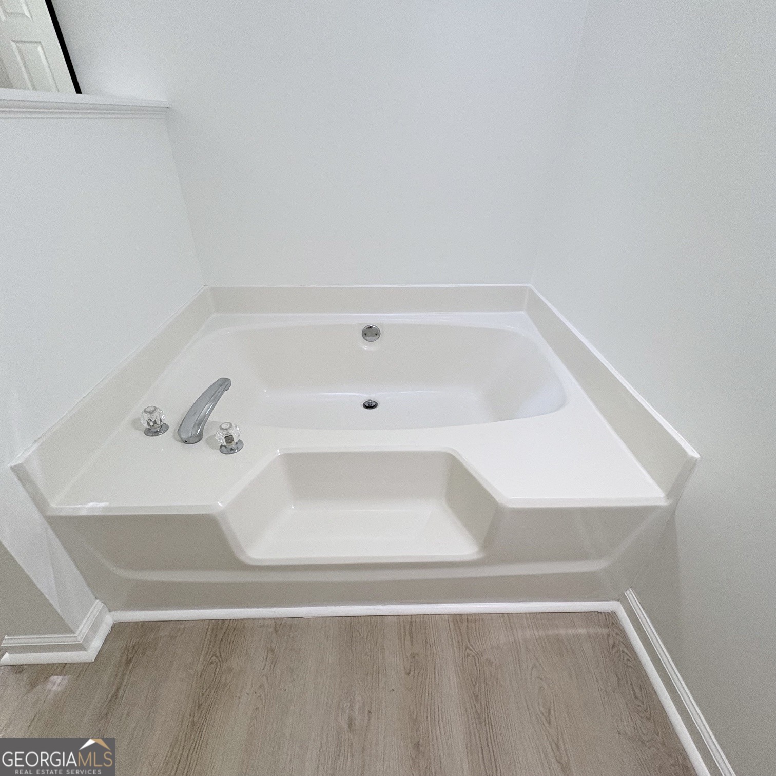 190 Rockington Drive Tyrone, GA 30290 - Photo 41 of 54 a bathroom with a bathtub