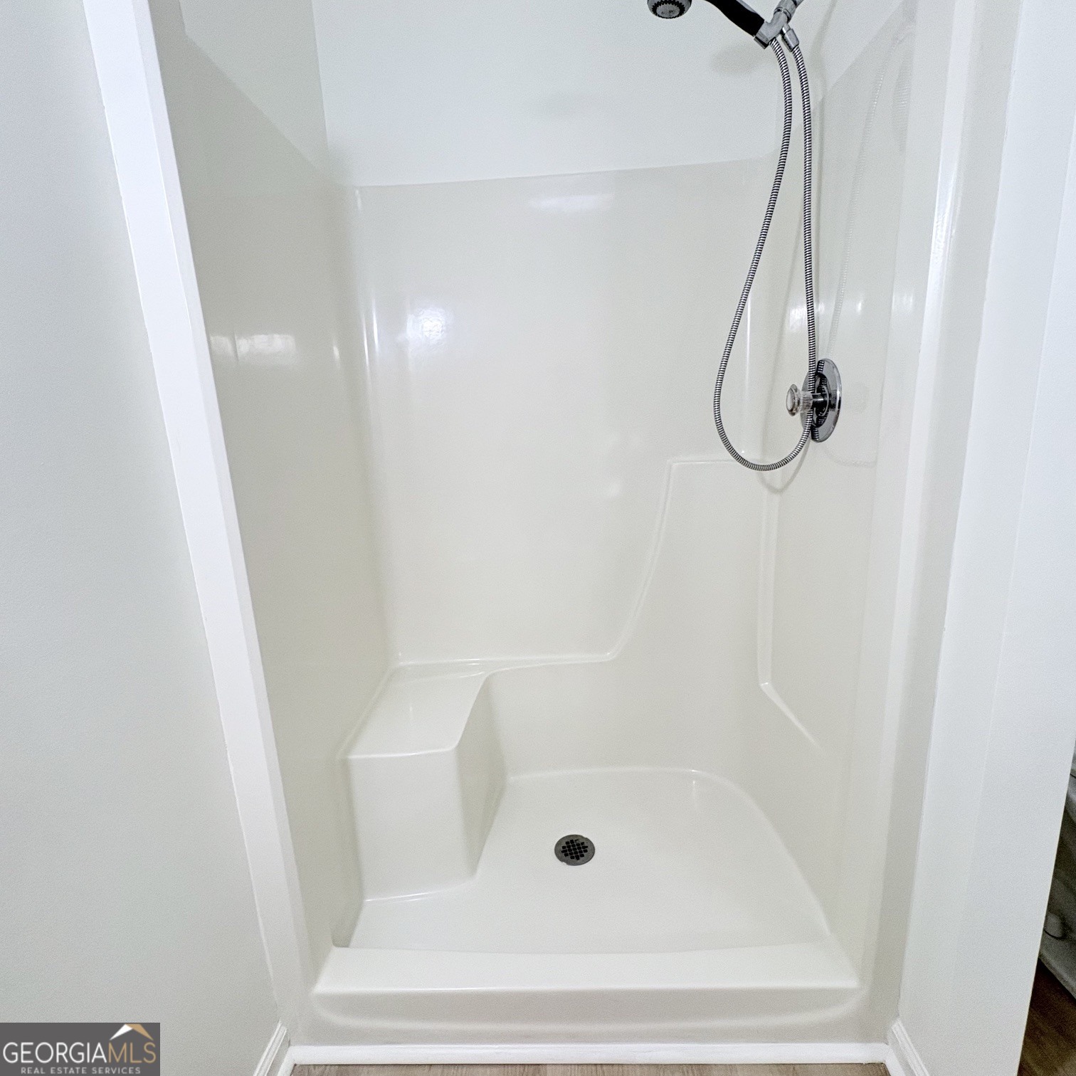 190 Rockington Drive Tyrone, GA 30290 - Photo 42 of 54 a bathroom with a bath tub