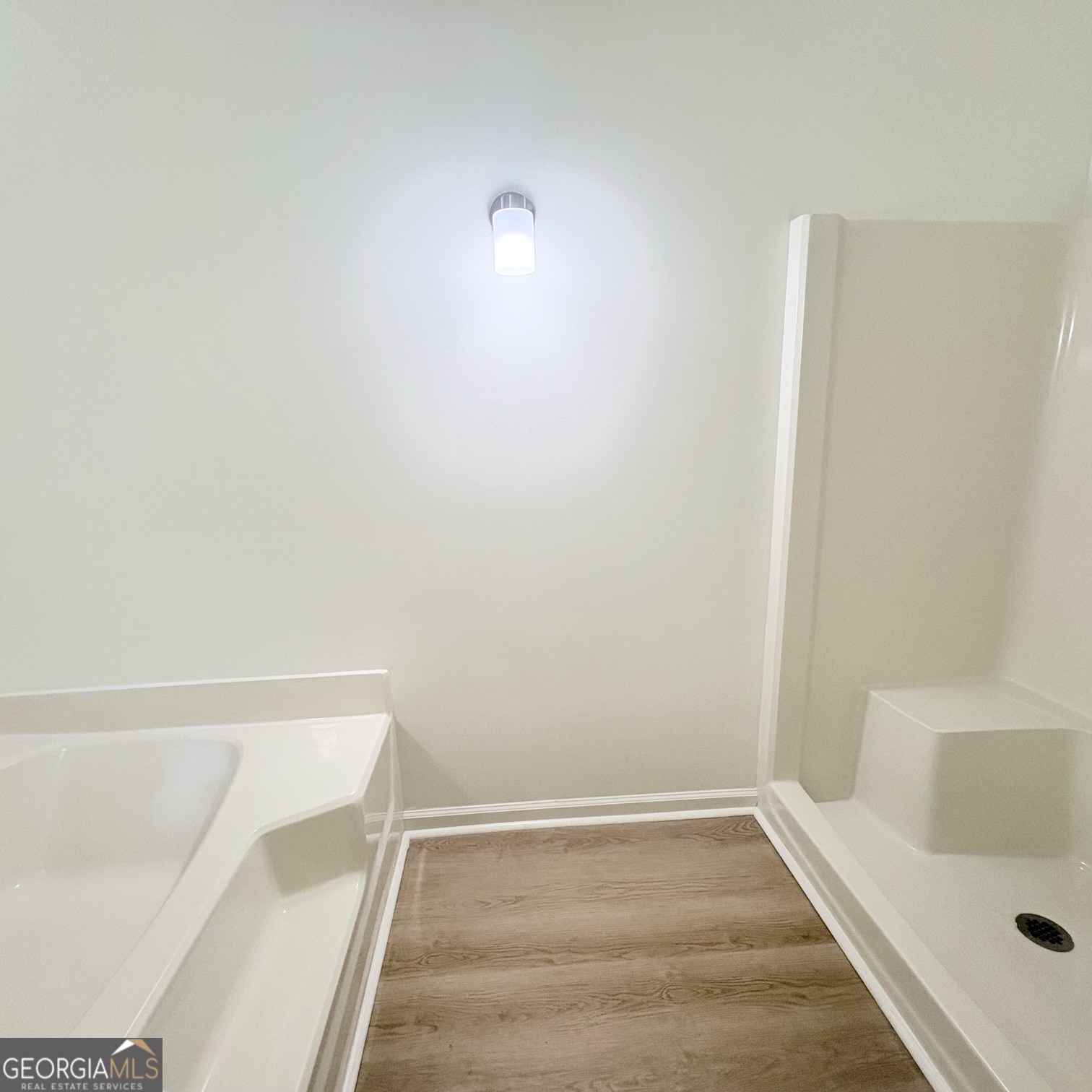 190 Rockington Drive Tyrone, GA 30290 - Photo 43 of 54 a bathroom with a tub