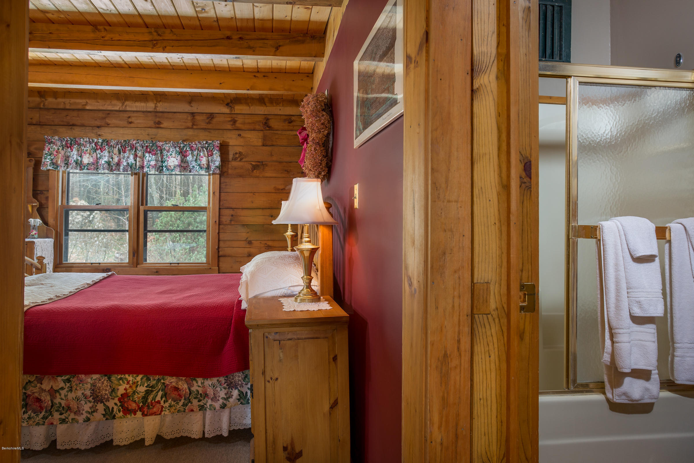 400 South Undermountain Road Sheffield, MA 01257 - Photo 16 of 28 Guest Room