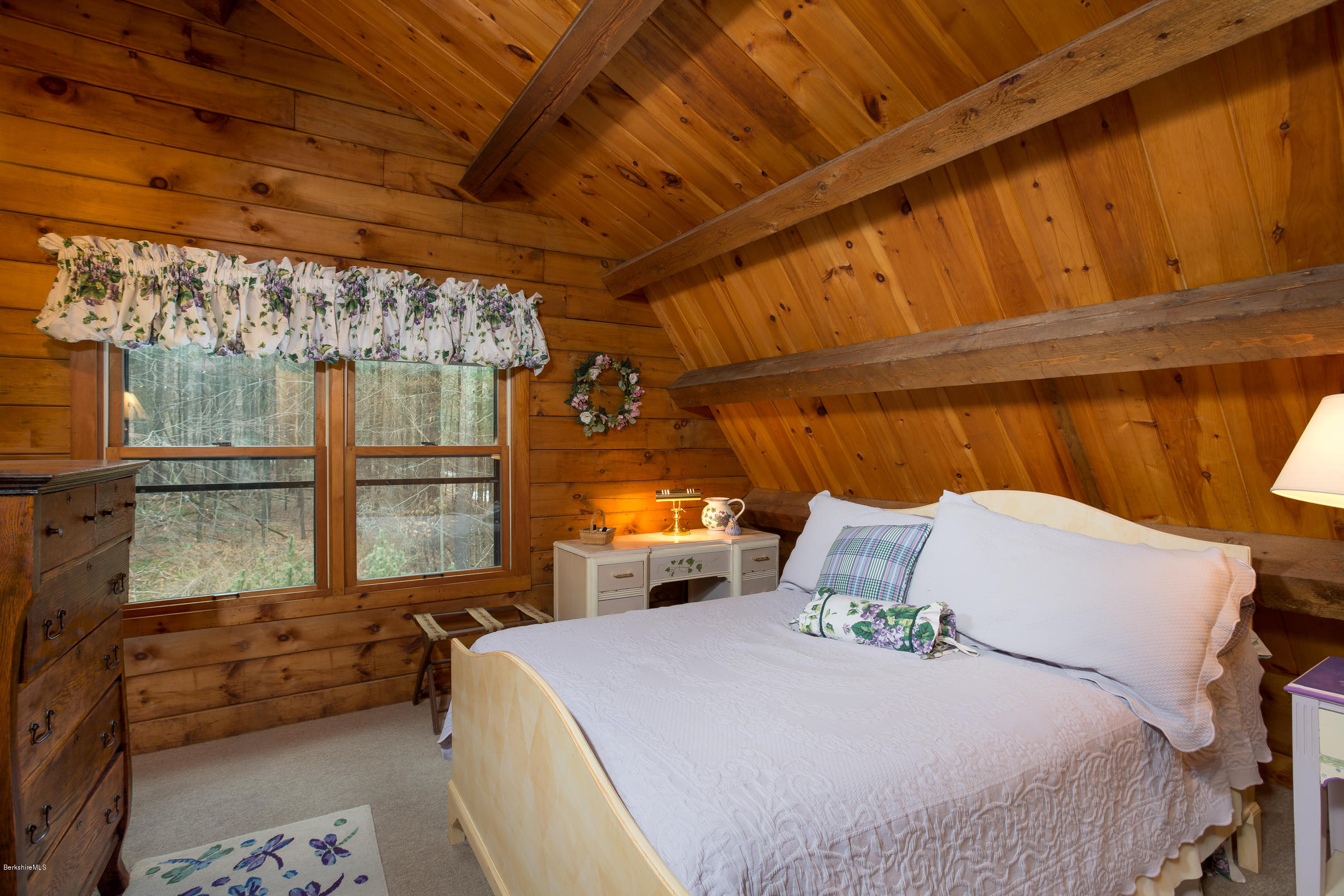 400 South Undermountain Road Sheffield, MA 01257 - Photo 18 of 28 Guest Room