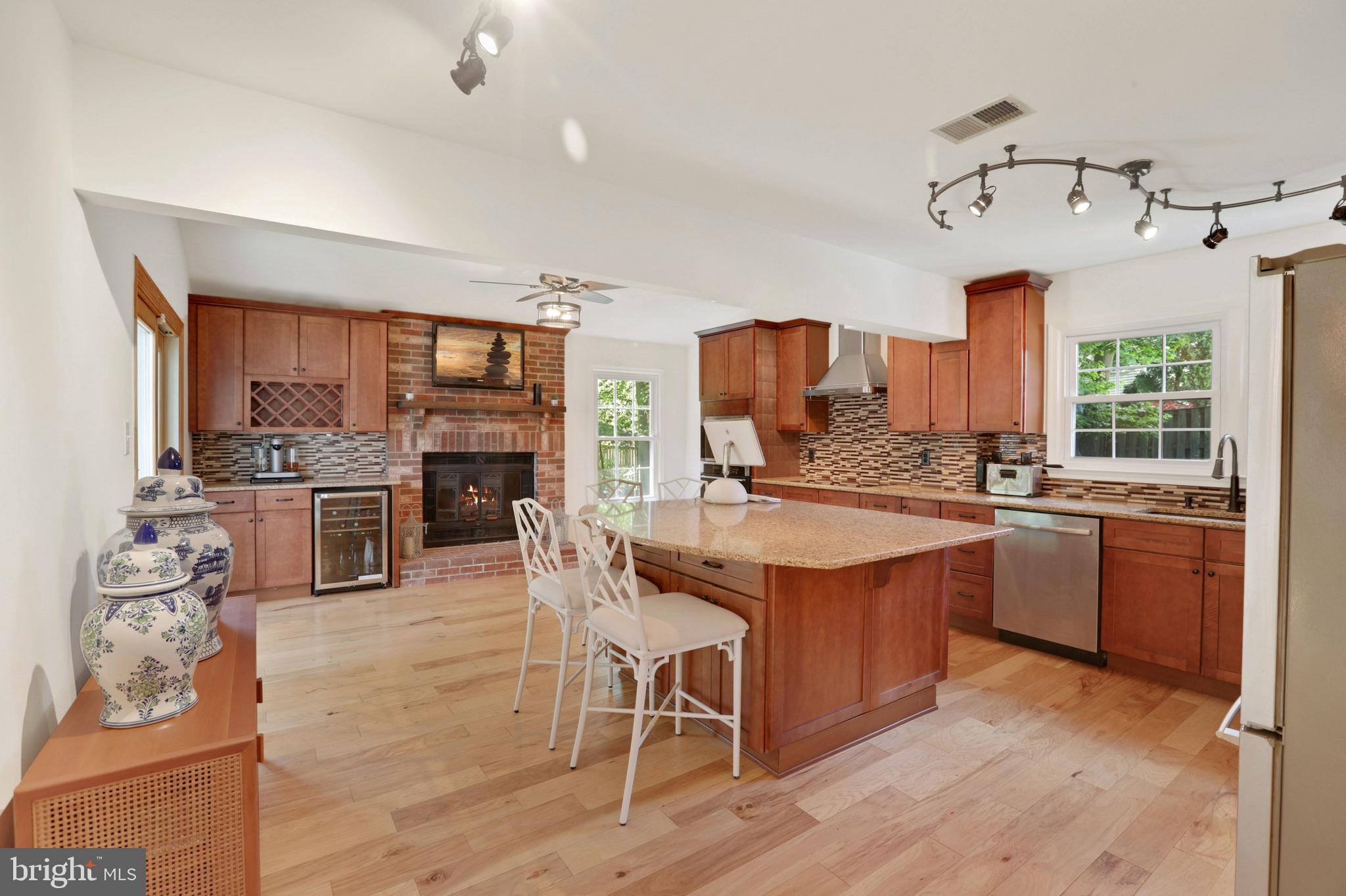 8229 Running Creek Court Springfield, VA 22153 - Photo 6 of 32
