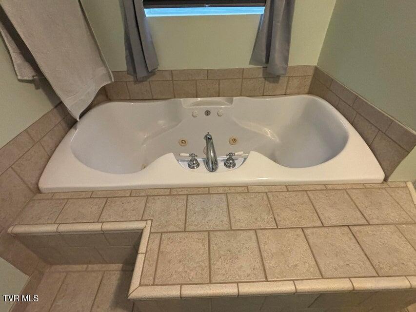 155 Oak Tree Lane Sneedville, TN 37869 - Photo 18 of 20 oak tree primary bth 3