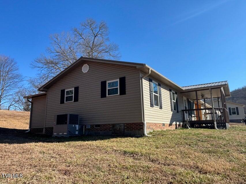 155 Oak Tree Lane Sneedville, TN 37869 - Photo 3 of 20 oak tree lft side