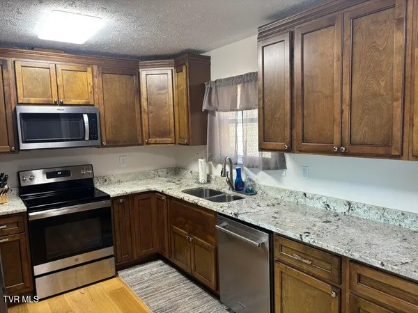 $279,000 | 155 Oak Tree Lane, Sneedville, TN 37869