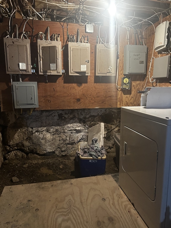 28-30 Alpine Place Franklin, MA 02038 - Photo 20 of 21 a bathroom with a bathtub