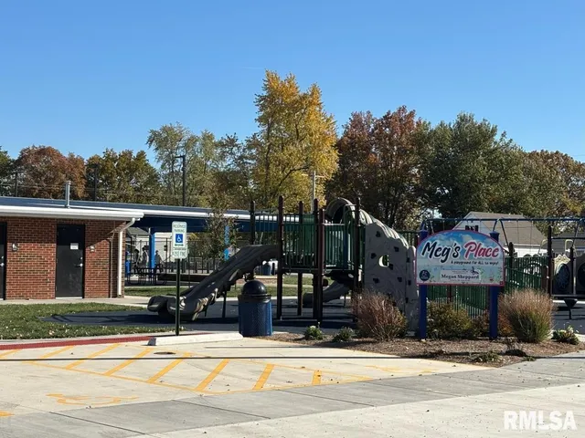 $110,000 | 253 East Monroe Street, Auburn, IL 62615