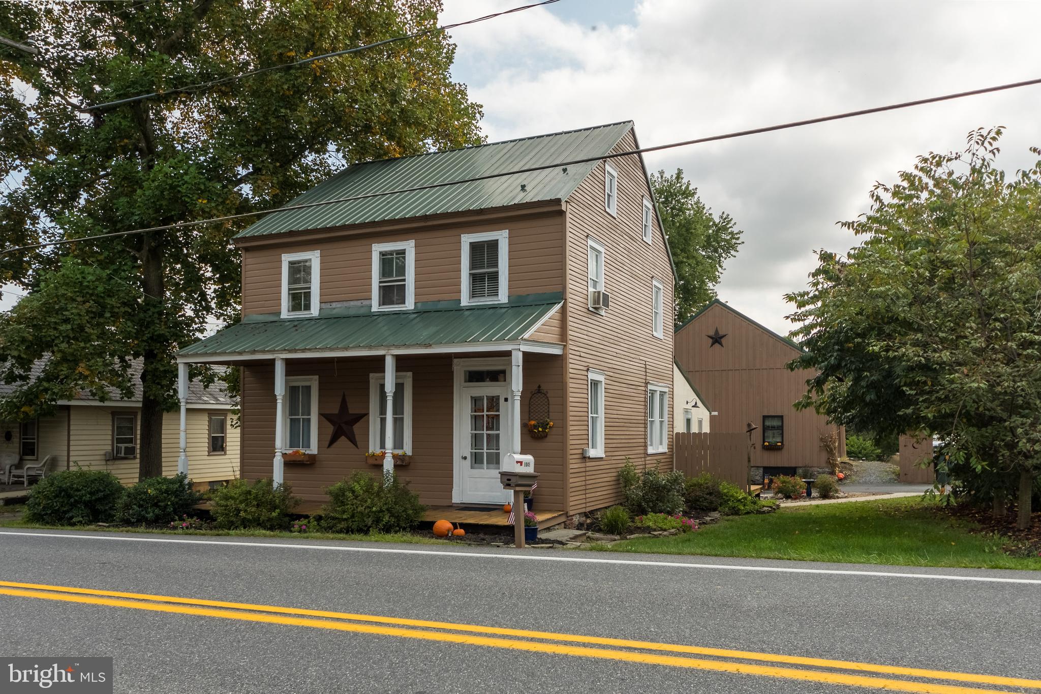 1049 Mount Joy Road Manheim, PA 17545 - Photo 2 of 36