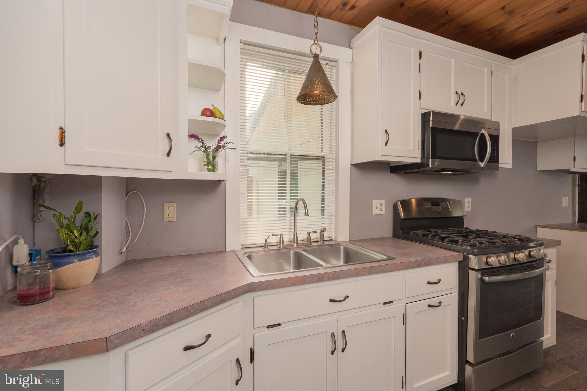1049 Mount Joy Road Manheim, PA 17545 - Photo 9 of 36