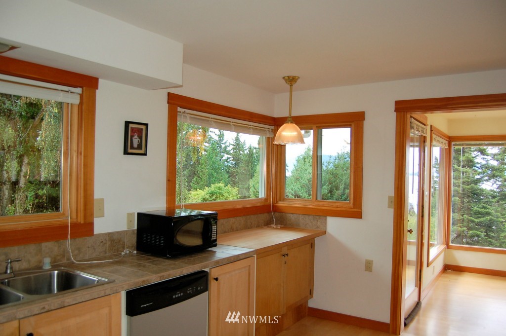 504 Briar Road Bellingham, WA 98225 - Photo 15 of 25 a kitchen with stainless steel appliances granite countertop a sink a stove and a wooden floor