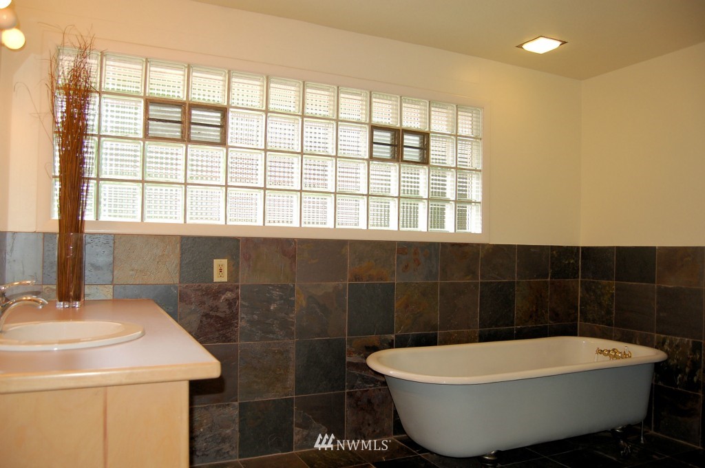 504 Briar Road Bellingham, WA 98225 - Photo 23 of 25 a bathroom with a sink a bathtub and window