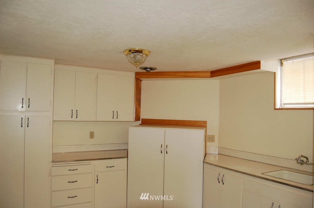 504 Briar Road Bellingham, WA 98225 - Photo 24 of 25 a view of white cabinets
