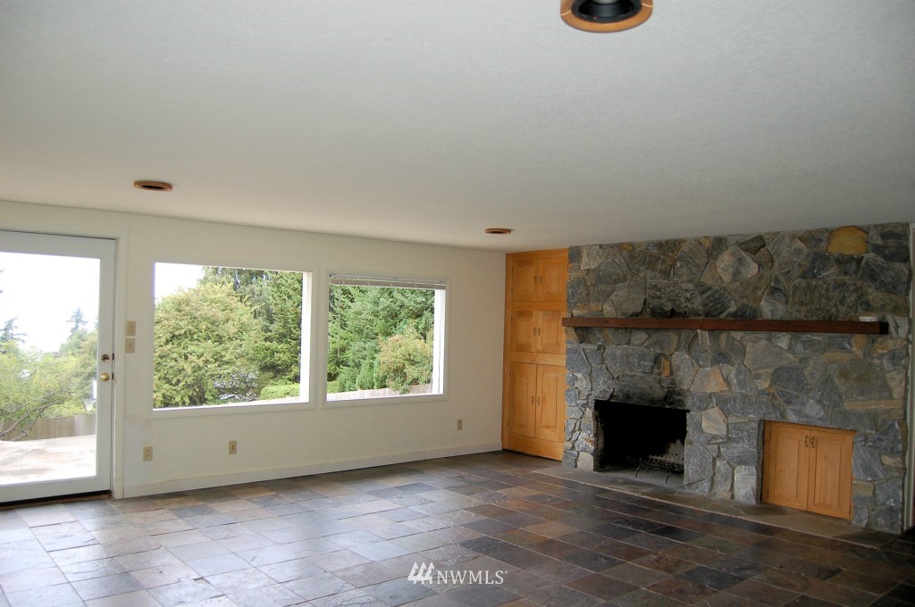 504 Briar Road Bellingham, WA 98225 - Photo 25 of 25 an empty room with furniture and a fireplace
