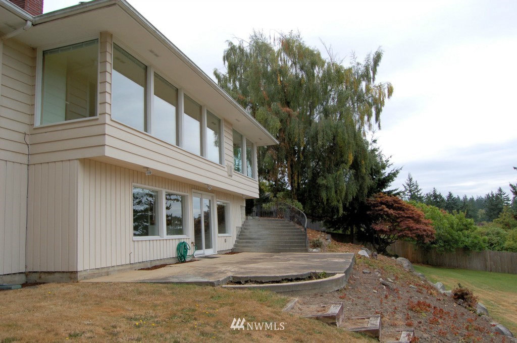 504 Briar Road Bellingham, WA 98225 - Photo 6 of 25 a front view of a house with a yard