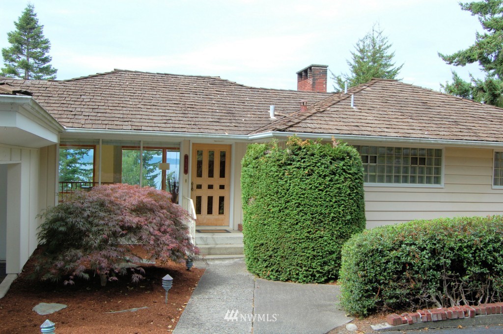 504 Briar Road Bellingham, WA 98225 - Photo 7 of 25 a house view with a garden space