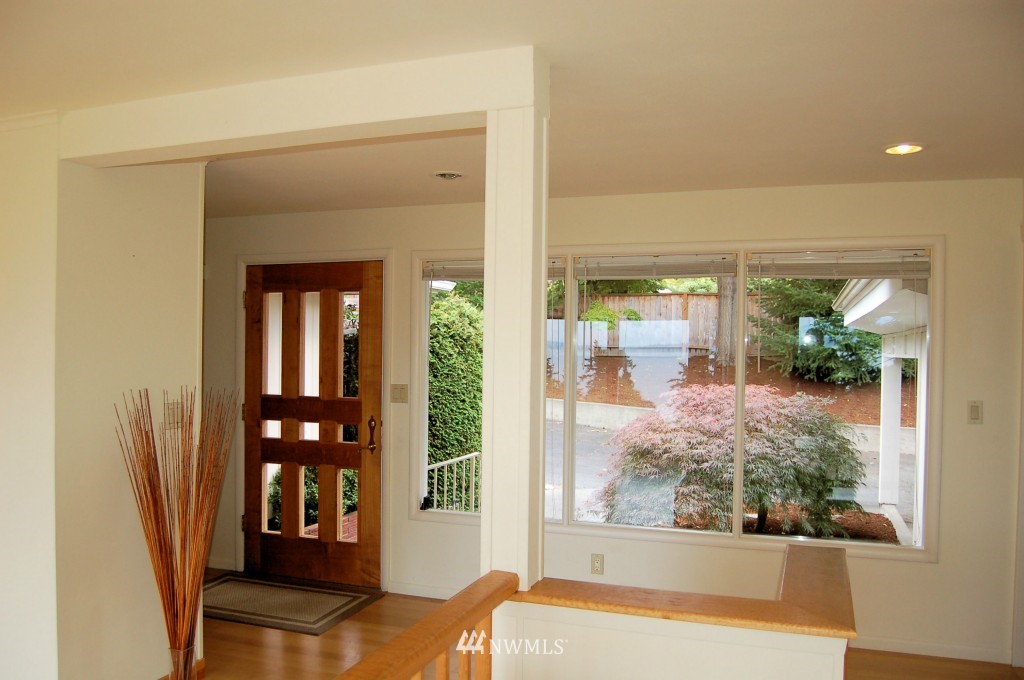 504 Briar Road Bellingham, WA 98225 - Photo 8 of 25 a view of livingroom with furniture