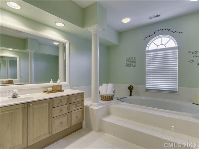 3201 Strawberry Road Matthews, NC 28104 - Photo 8 of 16 Gallery Image 8