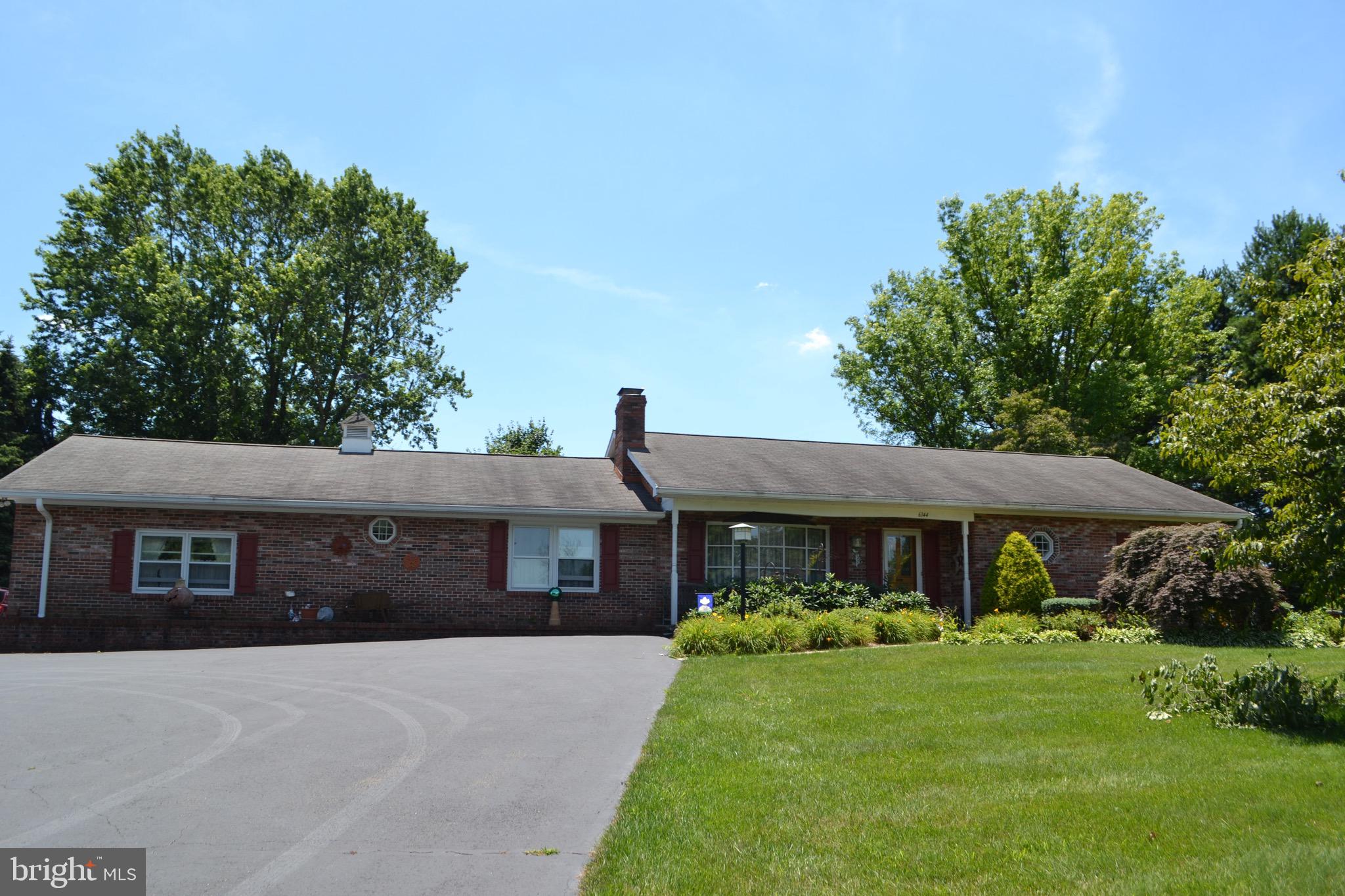 6144 King Road Boonsboro, MD 21713 - Photo 1 of 31 Plenty of parking outside of the two car garage!