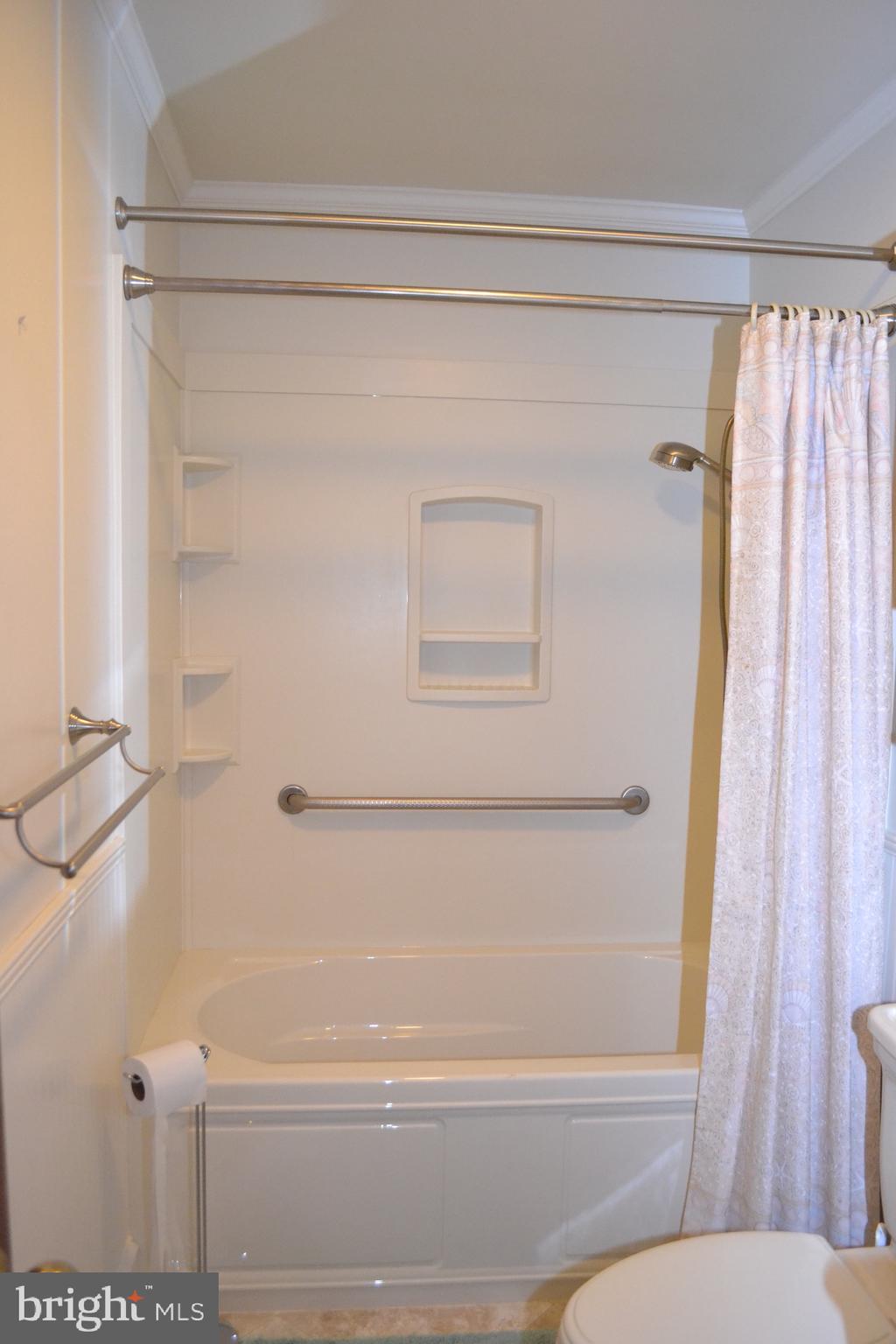 6144 King Road Boonsboro, MD 21713 - Photo 18 of 31 Handicapped bath!