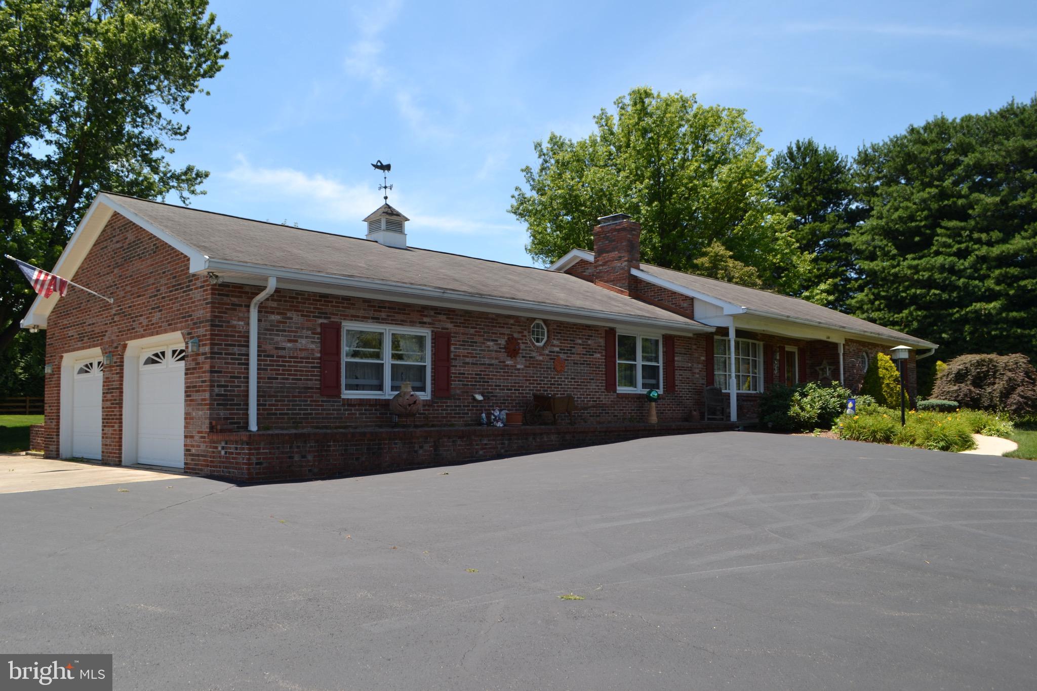 6144 King Road Boonsboro, MD 21713 - Photo 30 of 31 Side entry for that special curb appeal!