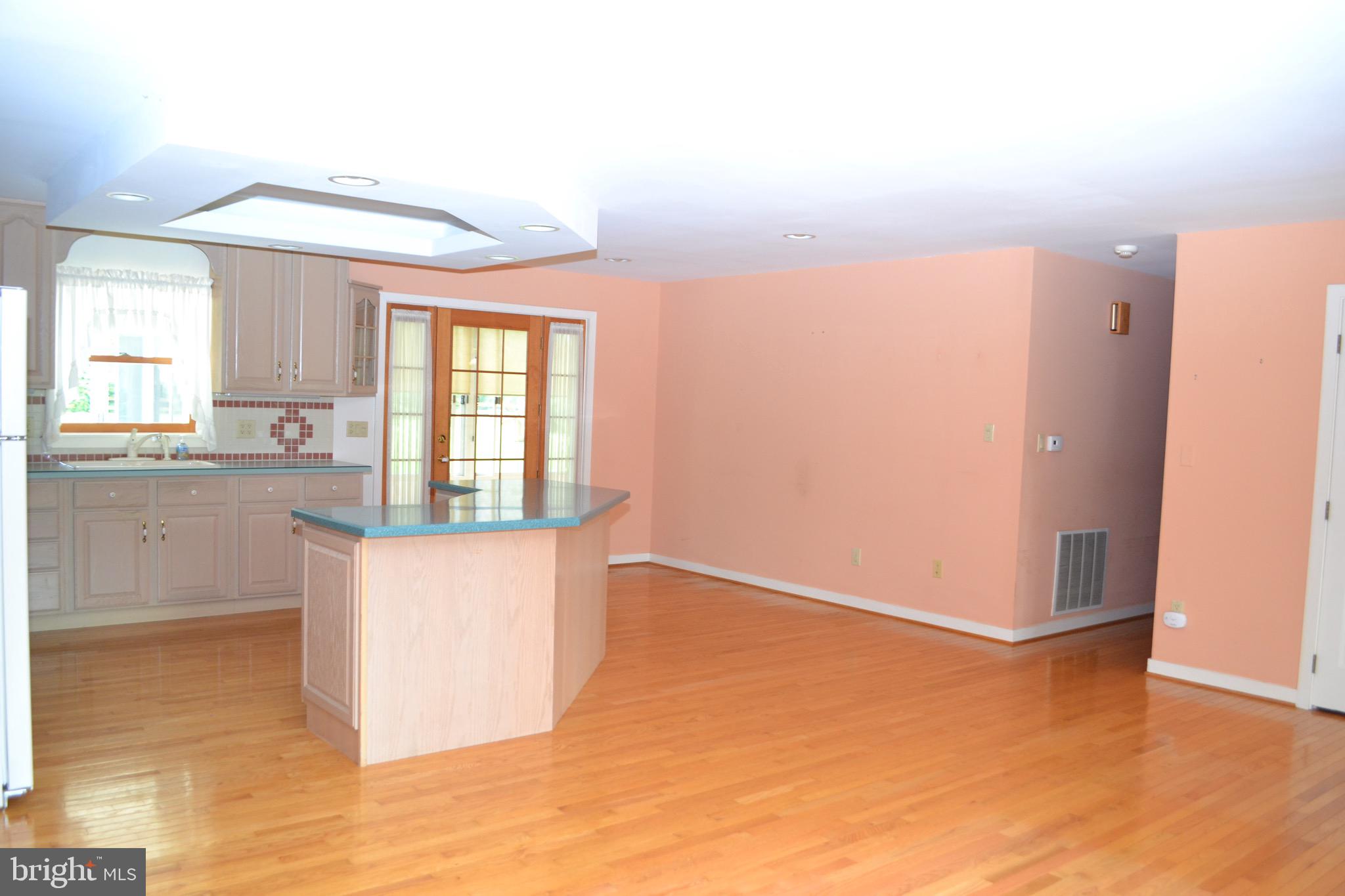 6144 King Road Boonsboro, MD 21713 - Photo 7 of 31 Open concept!