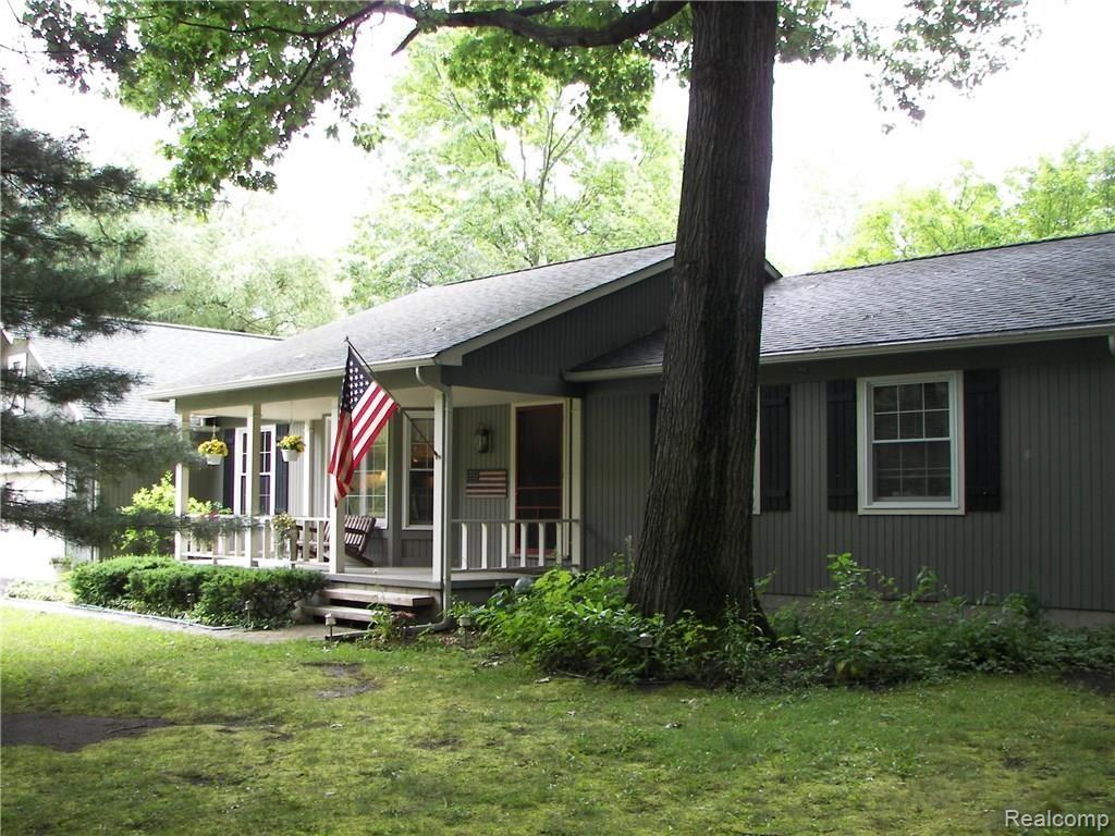 5638 Crooked Lake Road Howell, MI 48843 - Photo 3 of 28 100_6261.JPG