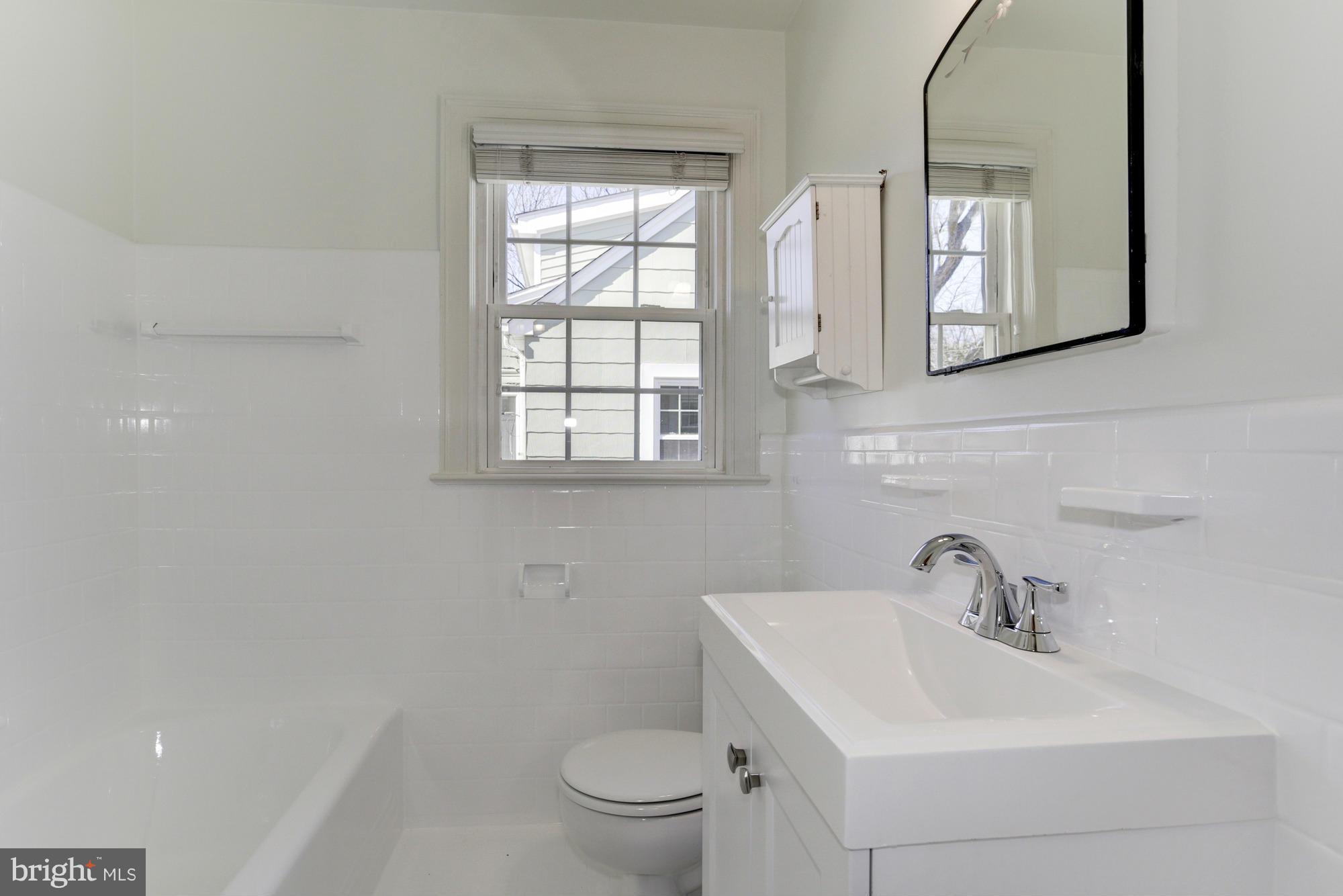 4832 16th Road North Arlington, VA 22207 - Photo 12 of 24 Bath