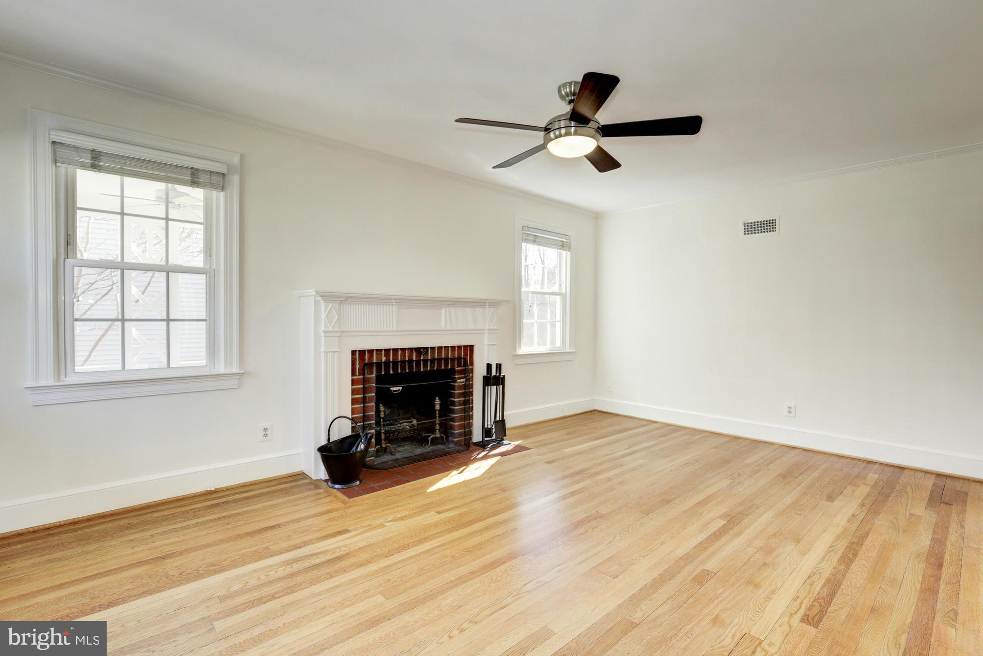 4832 16th Road North Arlington, VA 22207 - Photo 4 of 24 Living Room