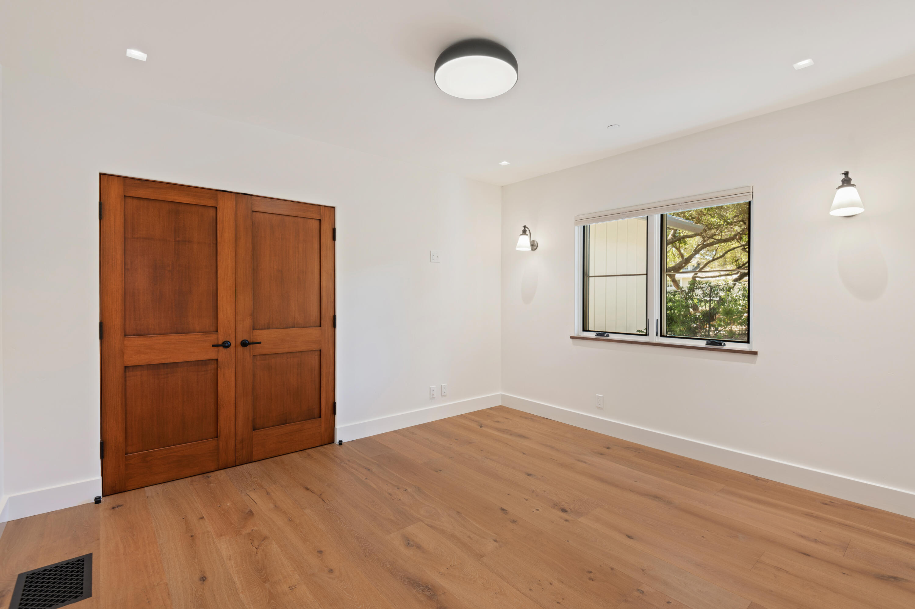 427 Pimiento Lane Montecito, CA 93108 - Photo 17 of 22 an empty room with windows and closet