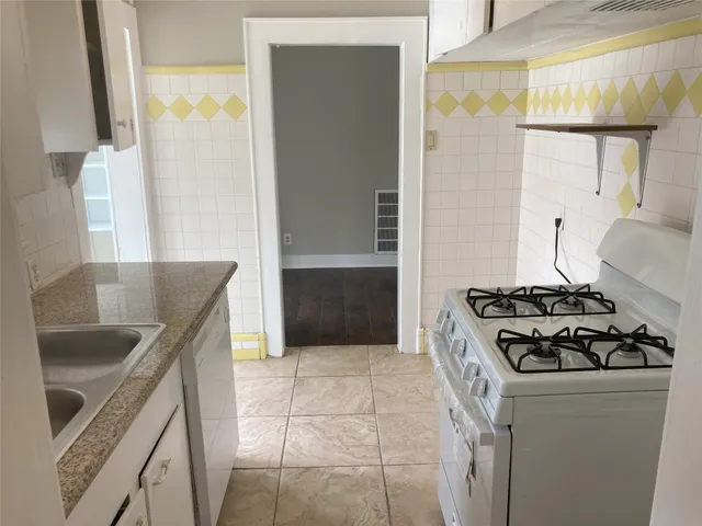 $1,850 | 1005 Staples Avenue, Seabrook, TX 77586