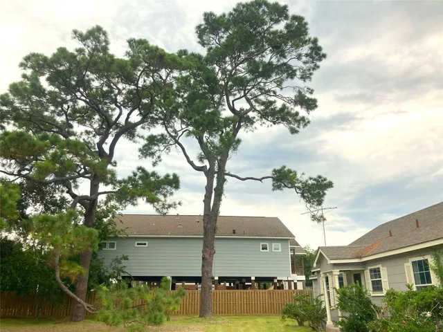 $1,850 | 1005 Staples Avenue, Seabrook, TX 77586