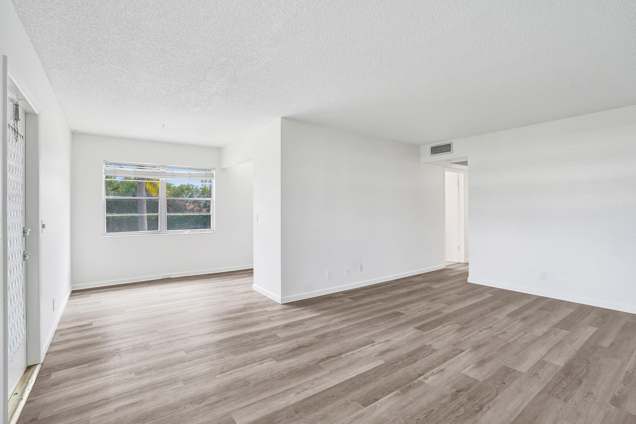 57 Dorset Drive, Unit B Boca Raton, FL 33434 - Photo 2 of 25 DSC09132