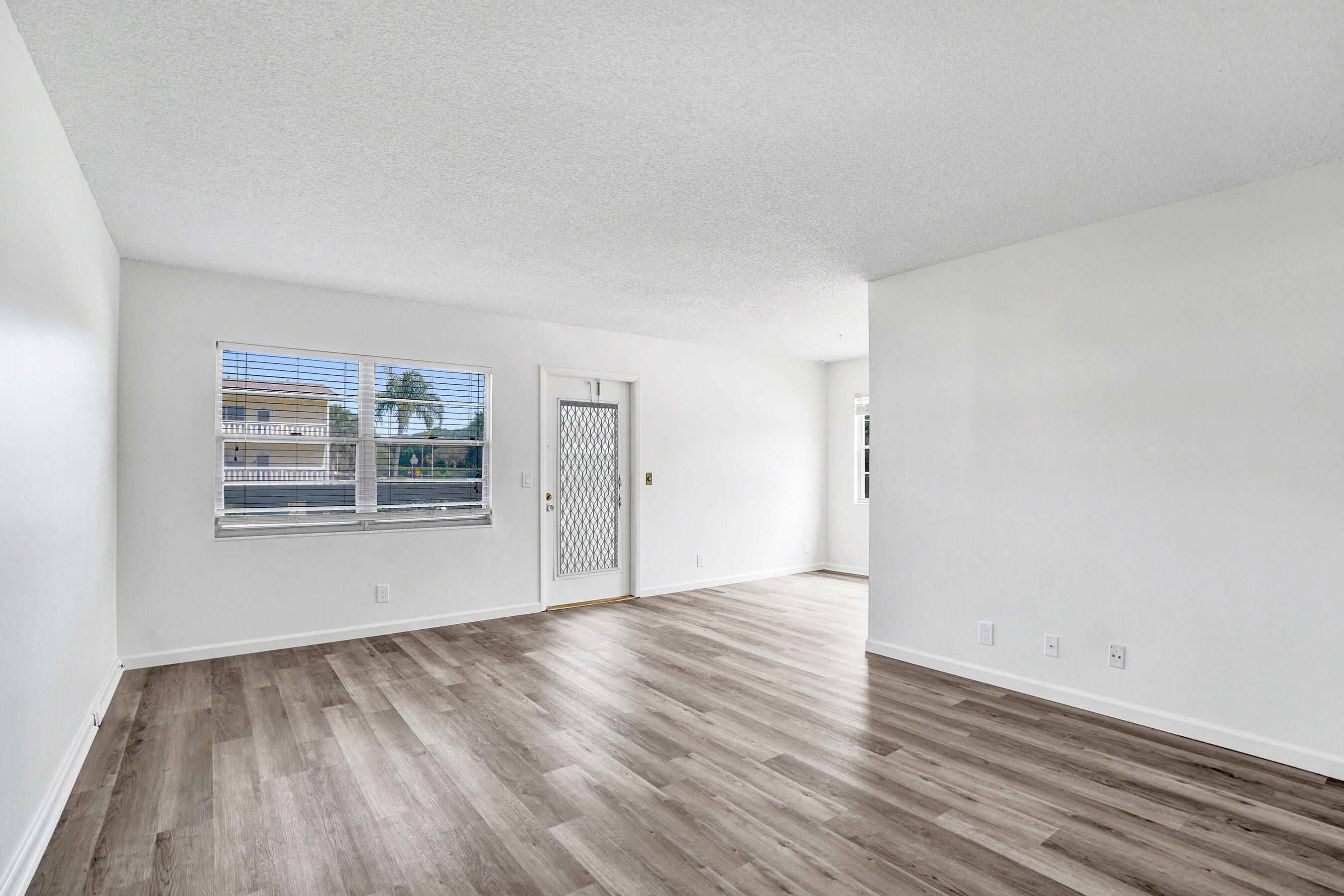 57 Dorset Drive, Unit B Boca Raton, FL 33434 - Photo 4 of 25 DSC09138