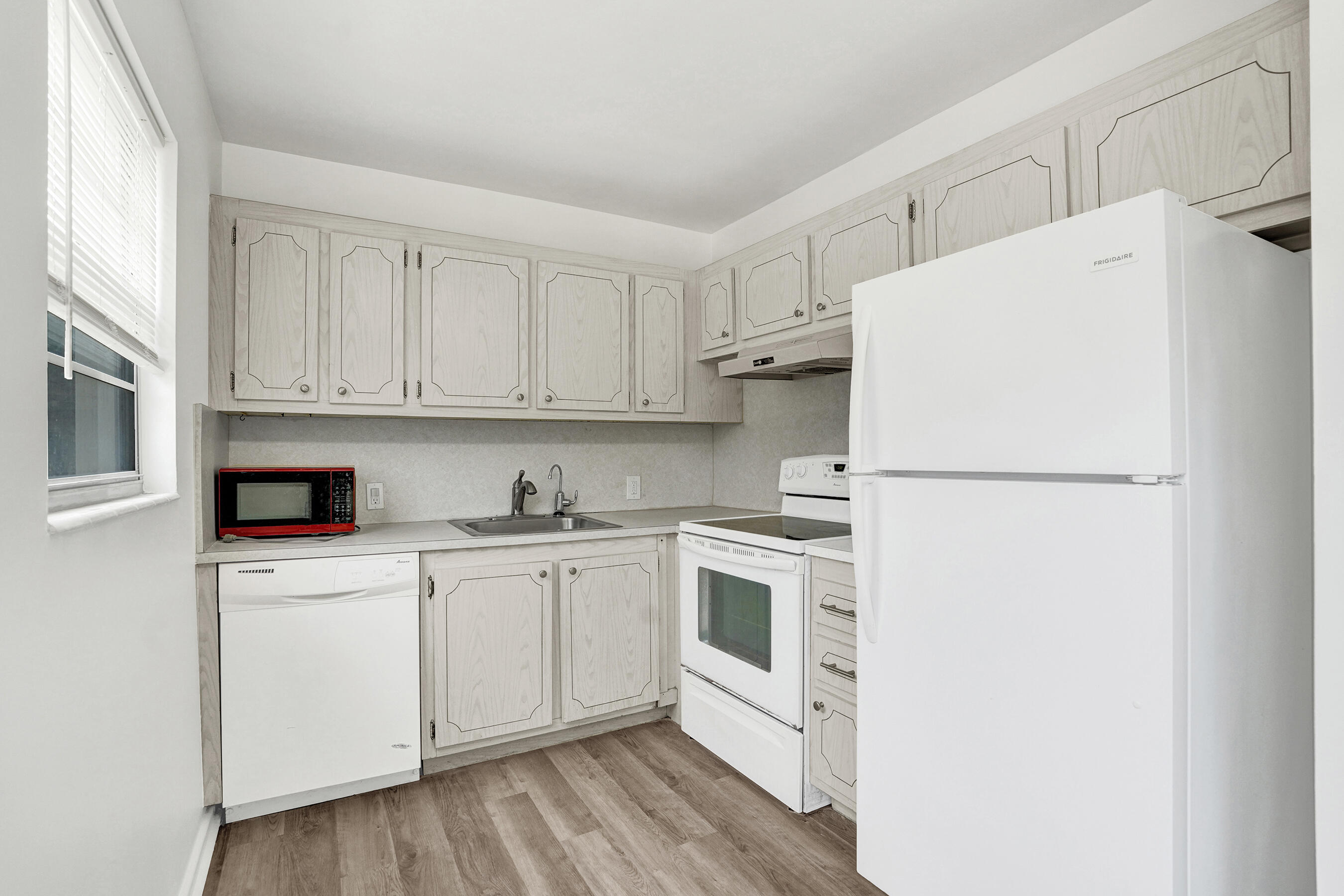 57 Dorset Drive, Unit B Boca Raton, FL 33434 - Photo 6 of 25 DSC09144