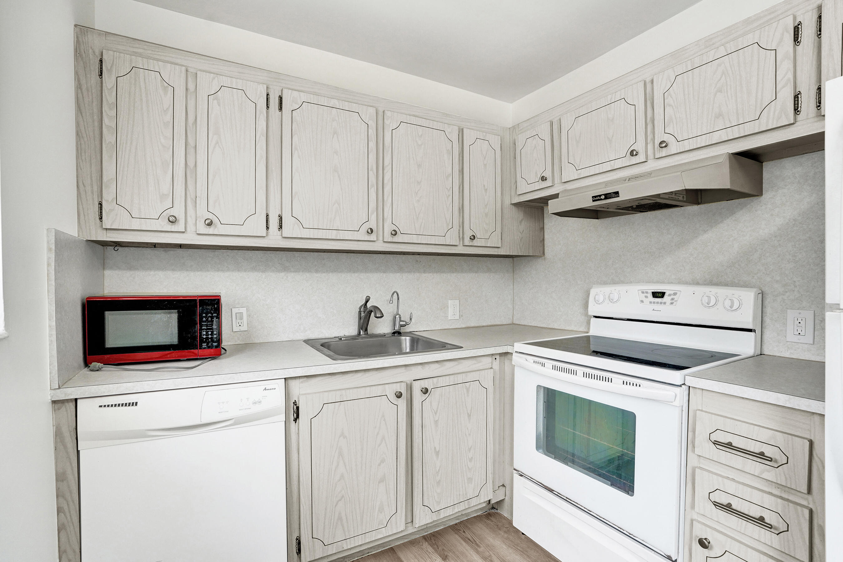 57 Dorset Drive, Unit B Boca Raton, FL 33434 - Photo 7 of 25 DSC09147