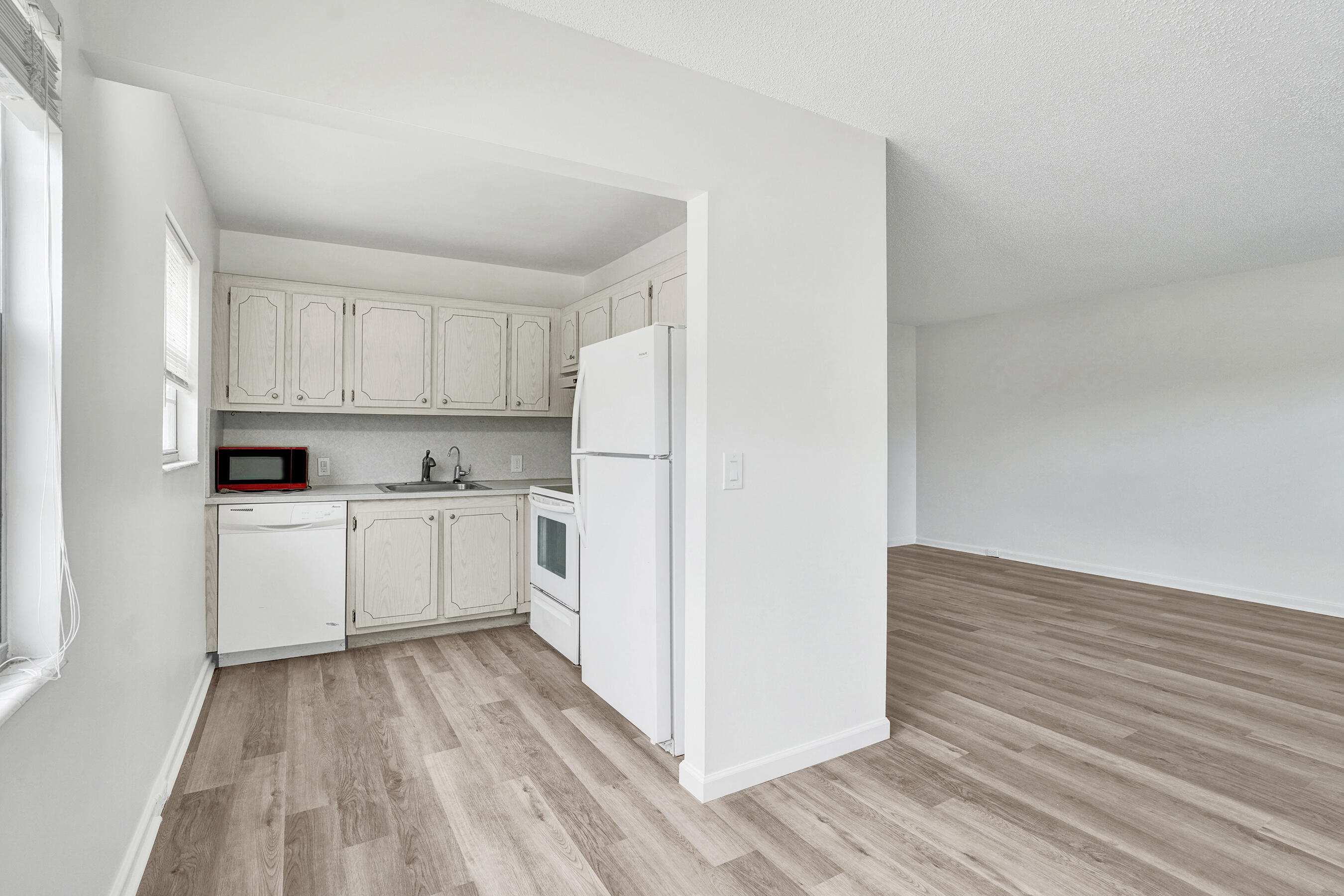 57 Dorset Drive, Unit B Boca Raton, FL 33434 - Photo 8 of 25 DSC09150
